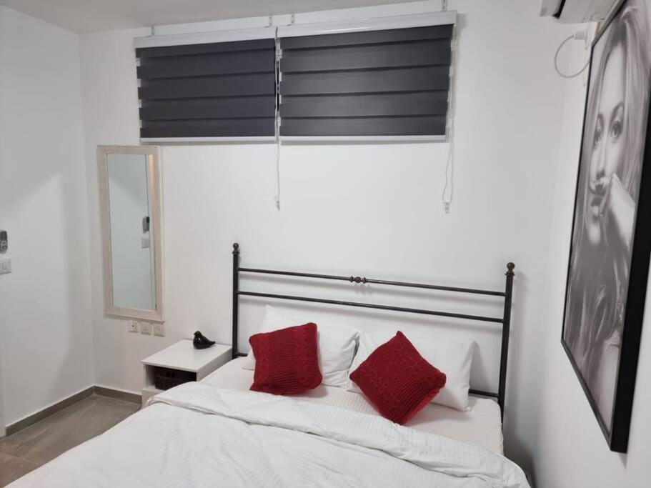 דירת זוּגַג מפנקת עם מרפסת משגעת ונוף למפרץ. Apartment Eilat Exterior photo