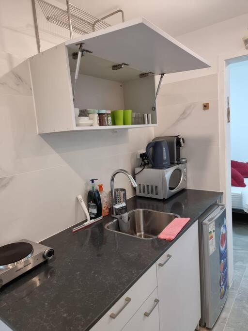 דירת זוּגַג מפנקת עם מרפסת משגעת ונוף למפרץ. Apartment Eilat Exterior photo