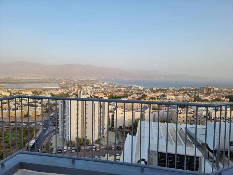 דירת זוּגַג מפנקת עם מרפסת משגעת ונוף למפרץ. Apartment Eilat Exterior photo